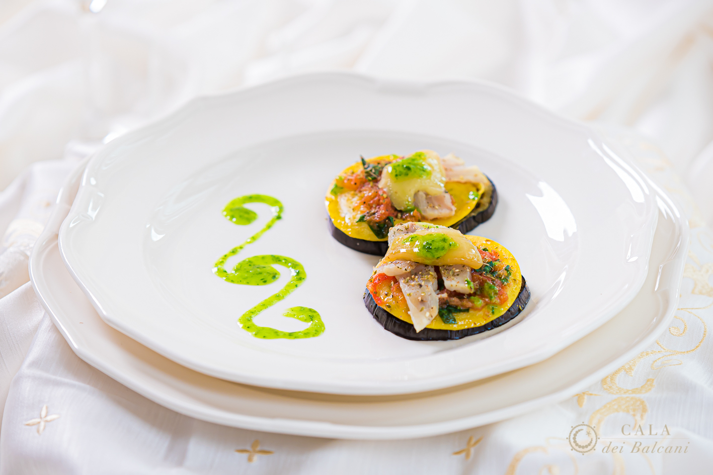 Panciotti di melanzane e scamorza con filetti di pomodoro — cucina gourmet per nozze Cala dei Balcani, Salento