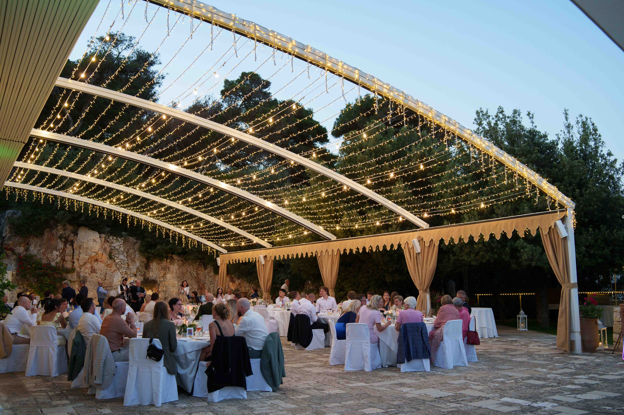 Sala allestita per ricevimento nuziale — Cala dei Balcani, Santa Cesarea Terme, Lecce, Salento