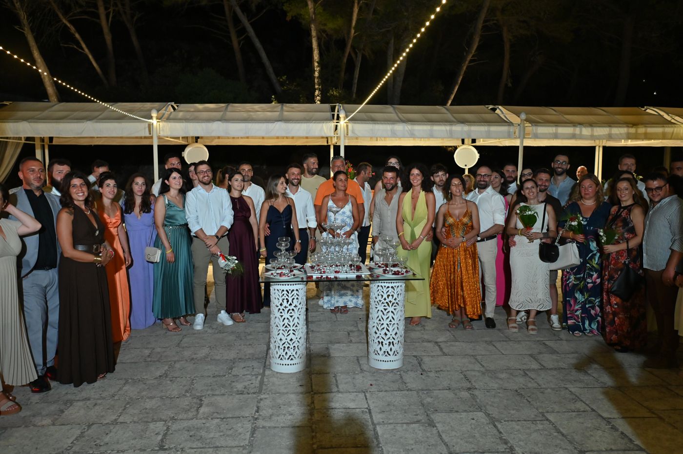 The toast and the cutting of the cake with all the guests
