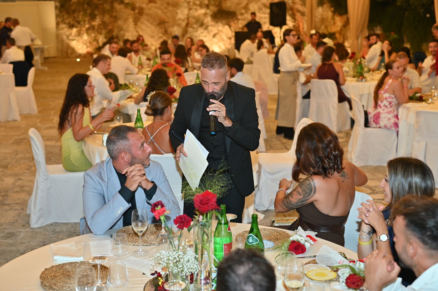 The long tables of the gala dinner at Cala dei Balcani