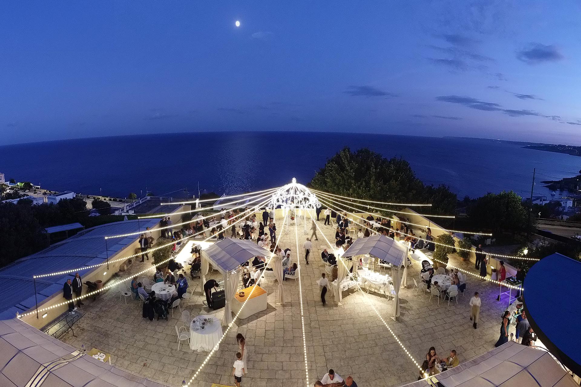 Terrazza serale con vista mare per matrimoni a Cala dei Balcani — Santa Cesarea Terme, Salento, Puglia